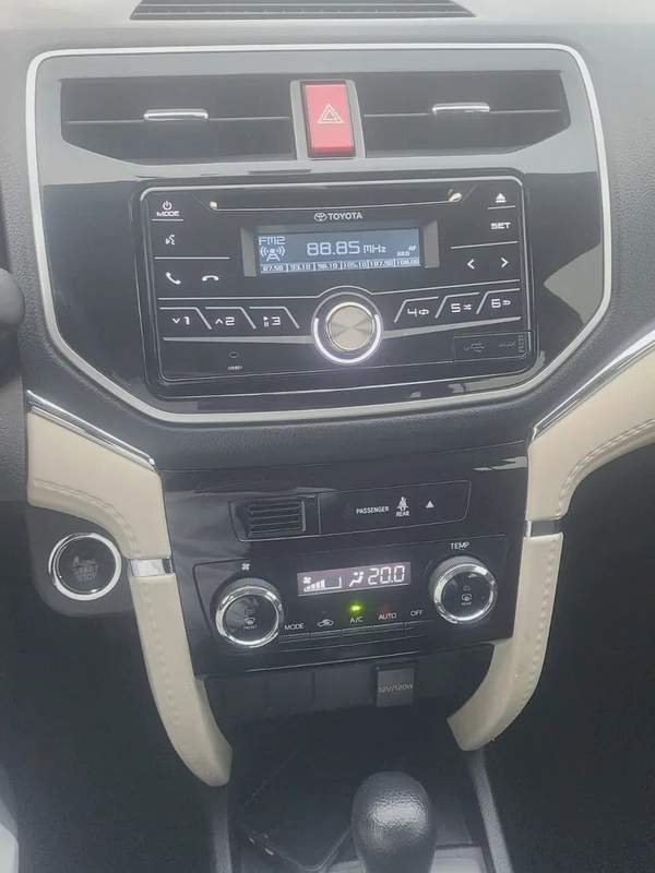 7 Seater Toyota Rush GX 2019 - GCC Specs - Push Start Full service history Al Futtaim