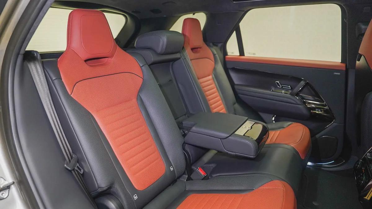 Special Offer | AED 11,989 PM | Carbon Bonnet, Special Color | Sport P635 SV Edition One-7-7