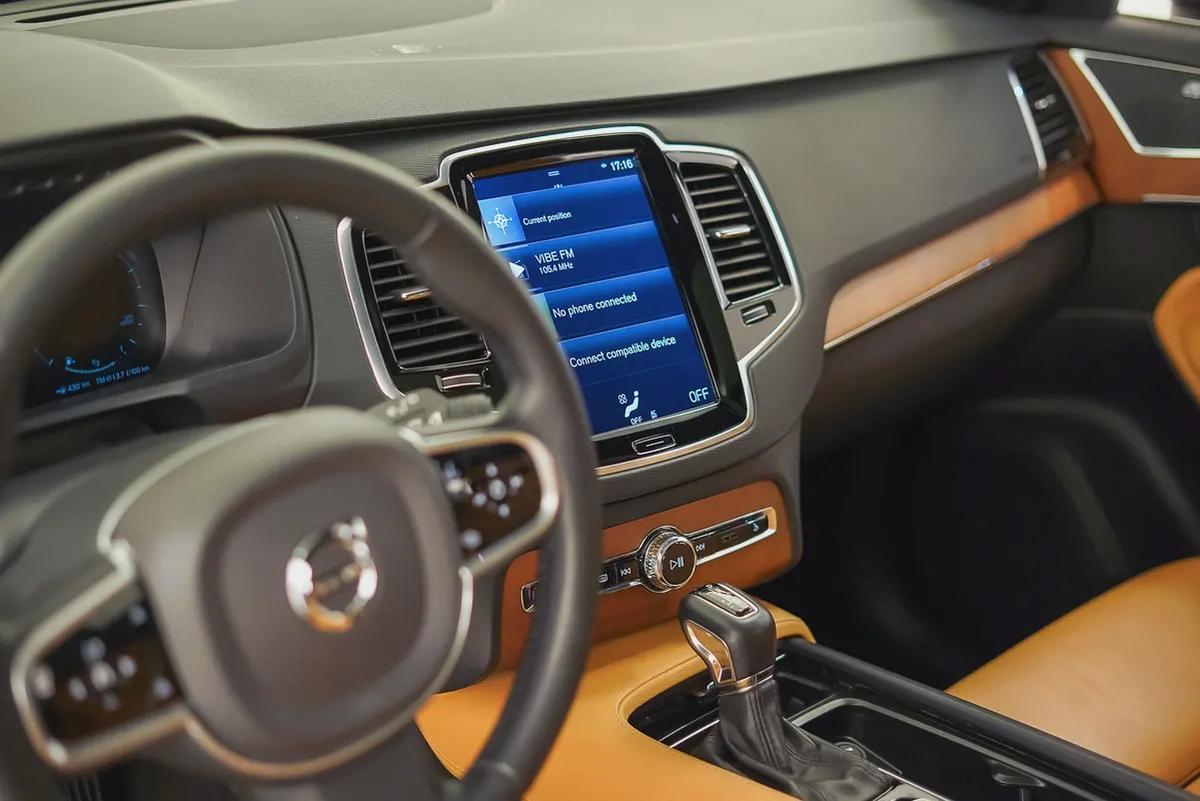 AED 1394 PM | VOLVO XC90 B6 INSCRIPTION 2018 | FULL AGENCY SERVICE HISTORY | 7- SEATER | 1 YEAR WRNT-11-11