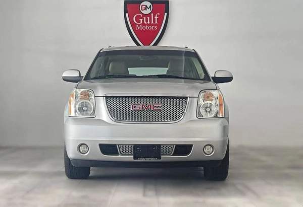 GMC Yukon XL 5.3L-8CYL SUNROOF EXCELLENT CONDITION