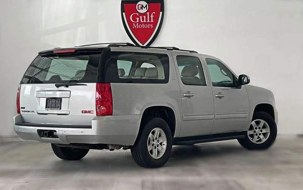 GMC Yukon XL 5.3L-8CYL SUNROOF EXCELLENT CONDITION