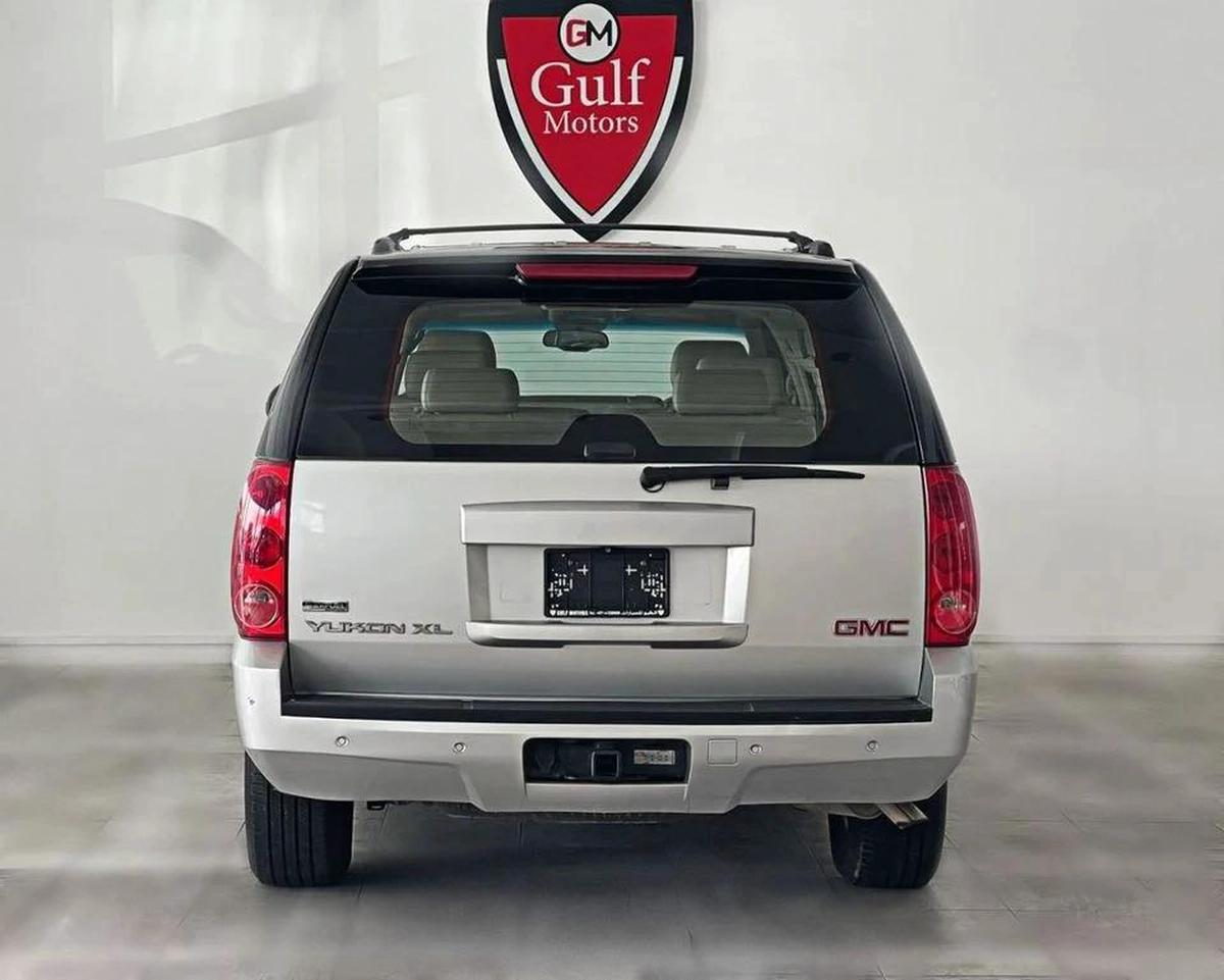 GMC Yukon XL 5.3L-8CYL SUNROOF EXCELLENT CONDITION-4-4