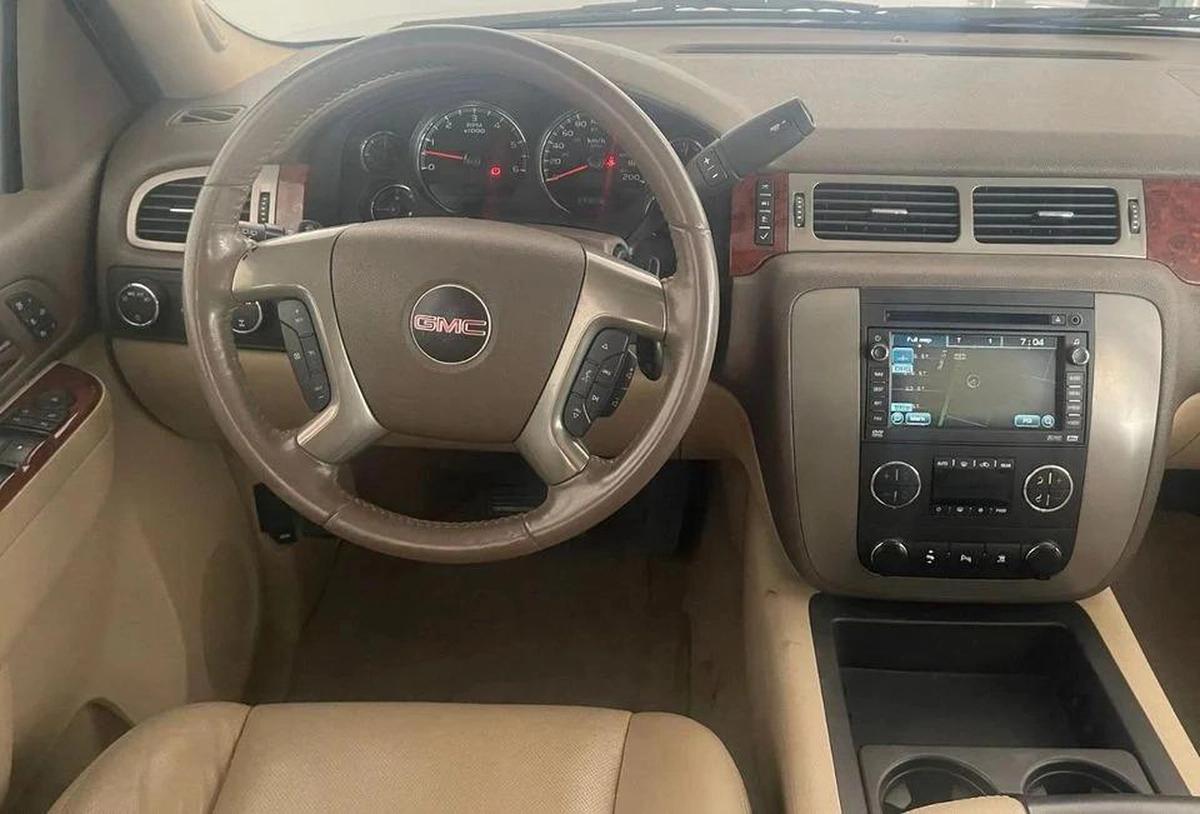 GMC Yukon XL 5.3L-8CYL SUNROOF EXCELLENT CONDITION-6-6