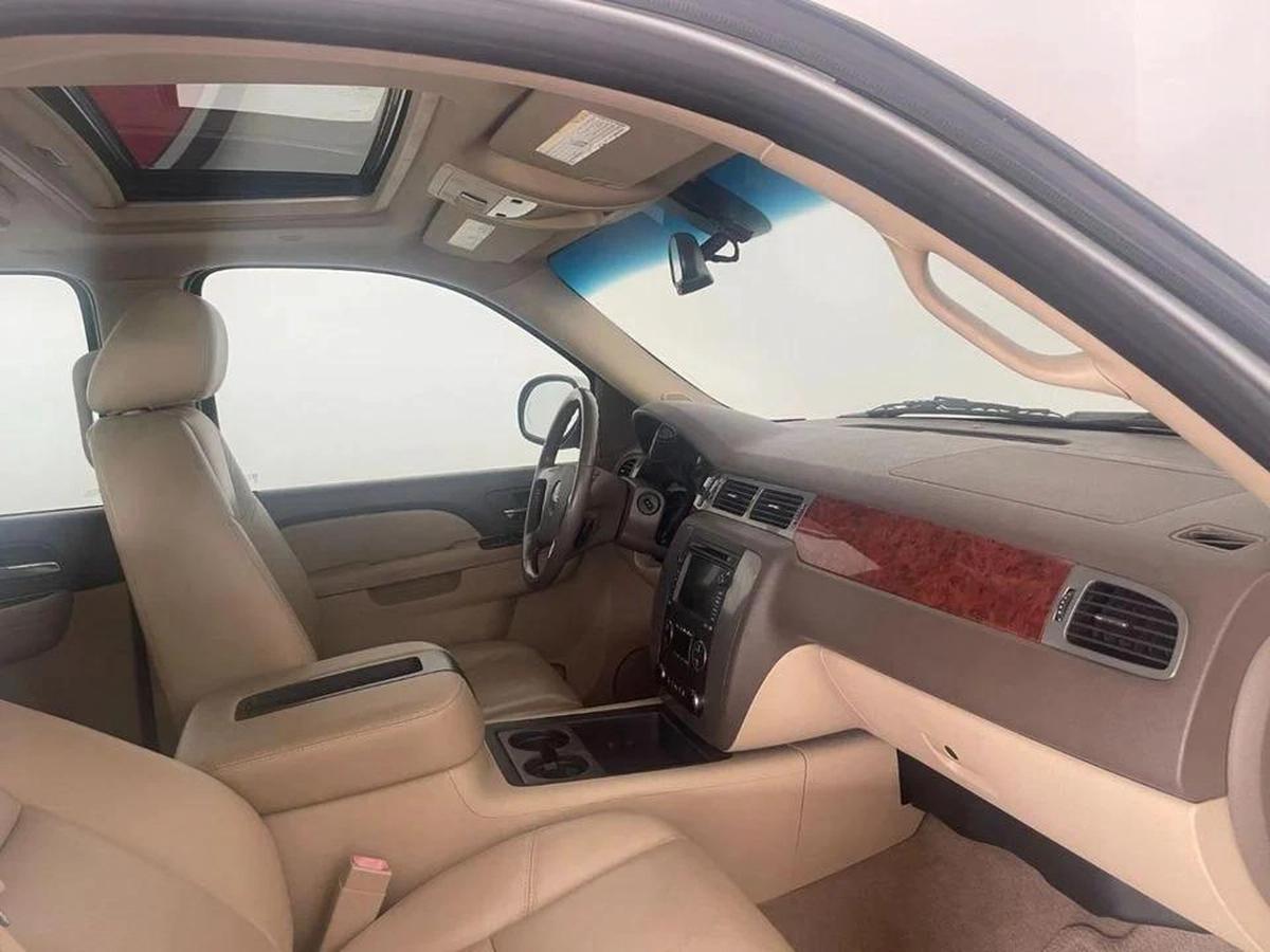 GMC Yukon XL 5.3L-8CYL SUNROOF EXCELLENT CONDITION-5-5