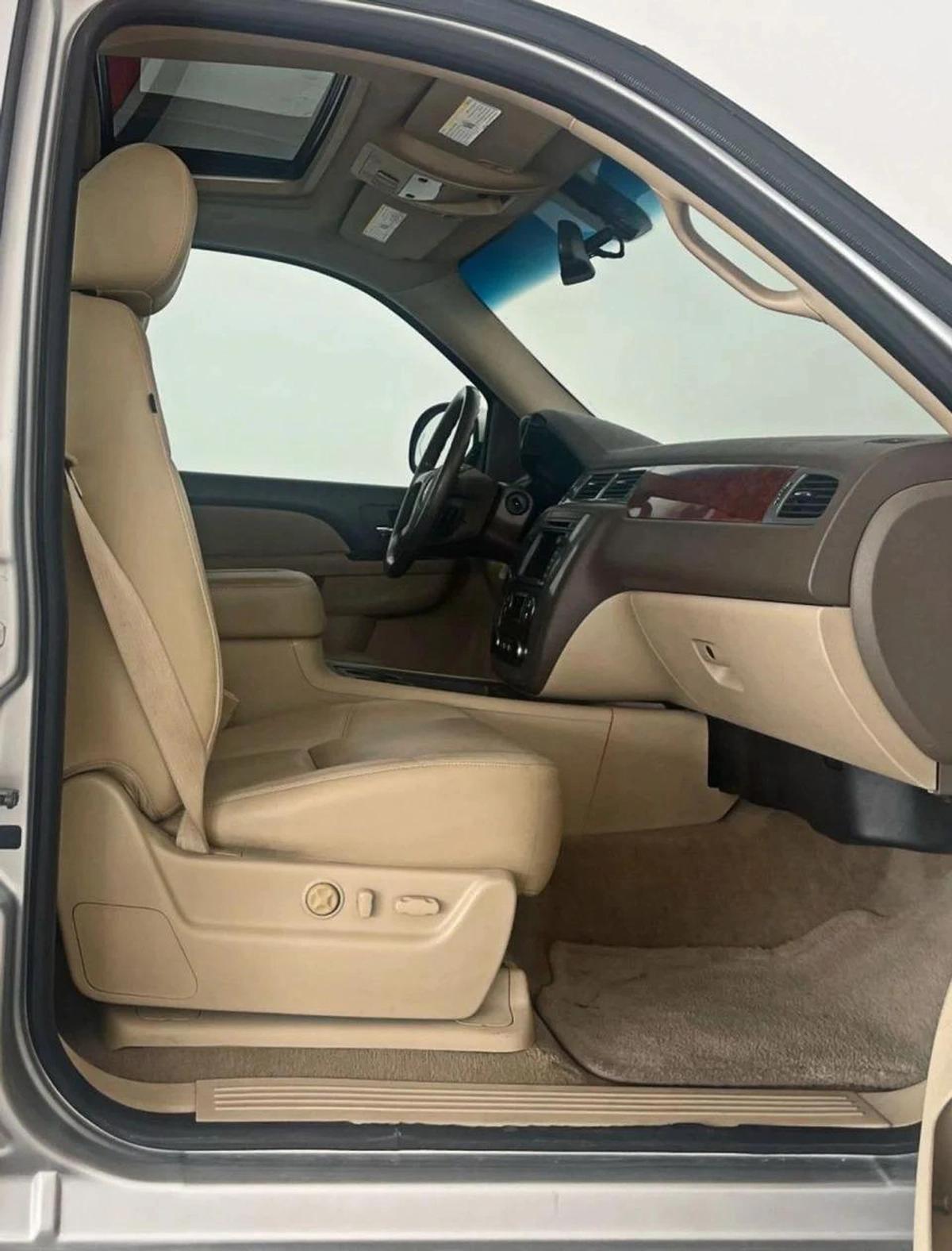 GMC Yukon XL 5.3L-8CYL SUNROOF EXCELLENT CONDITION-13-13
