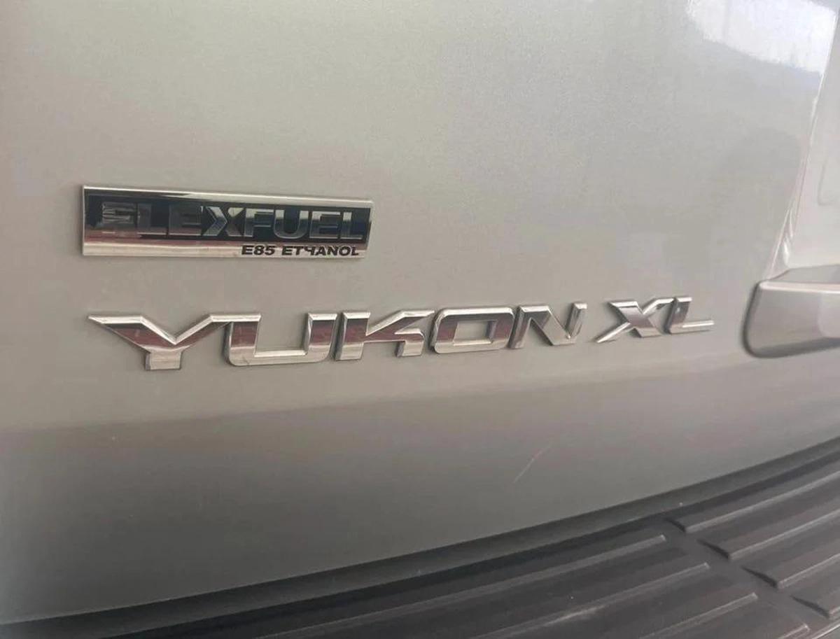 GMC Yukon XL 5.3L-8CYL SUNROOF EXCELLENT CONDITION-17-17