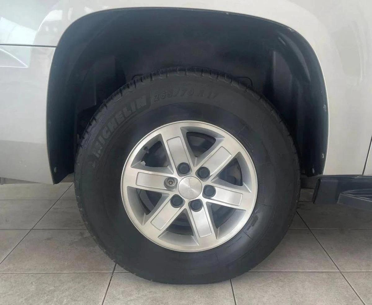 GMC Yukon XL 5.3L-8CYL SUNROOF EXCELLENT CONDITION-10-10