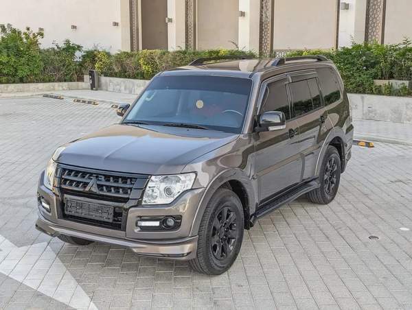 MITSUBISHI PAJERO 2016 GLS MID GCC V6 3.5L IN EXCELLENT CONDITION