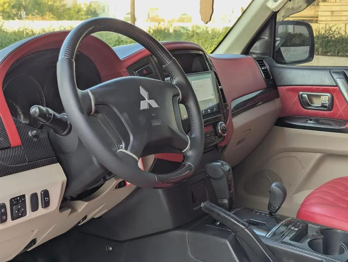 MITSUBISHI PAJERO 2016 GLS MID GCC V6 3.5L IN EXCELLENT CONDITION-10-10