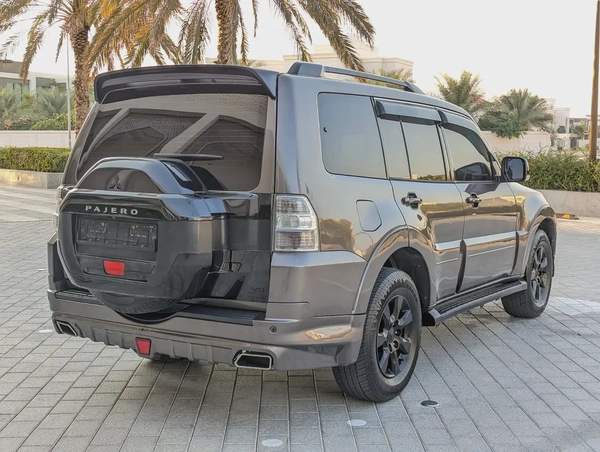 MITSUBISHI PAJERO 2016 GLS MID GCC V6 3.5L IN EXCELLENT CONDITION