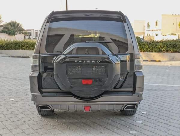 MITSUBISHI PAJERO 2016 GLS MID GCC V6 3.5L IN EXCELLENT CONDITION