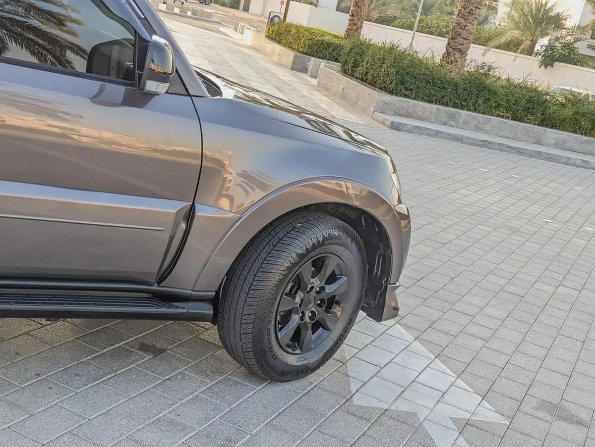 MITSUBISHI PAJERO 2016 GLS MID GCC V6 3.5L IN EXCELLENT CONDITION-17-17