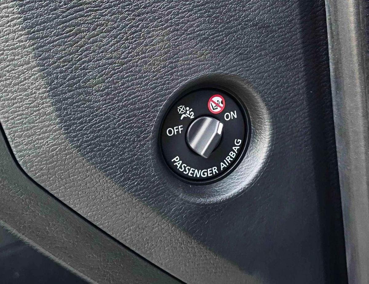 Mitsubishi L200 SPORTERO / 2.4L DSL/ A/T / FULL OPTION / 4WD (CODE # SPORTERO)-7-7
