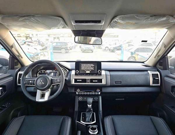 Mitsubishi L200 SPORTERO / 2.4L DSL/ A/T / FULL OPTION / 4WD (CODE # SPORTERO)