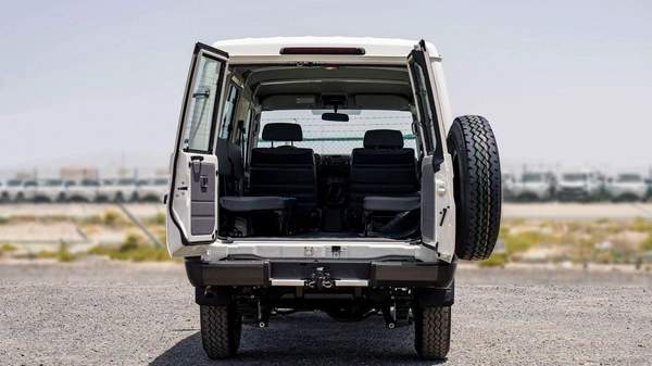 Toyota Land Cruiser 70 Lc 78 hard top 3 door AT 2.8L