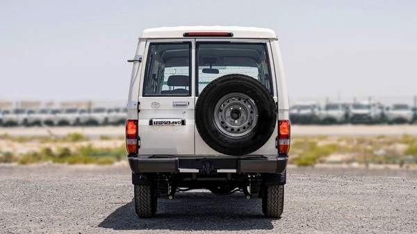Toyota Land Cruiser 70 Lc 78 hard top 3 door AT 2.8L