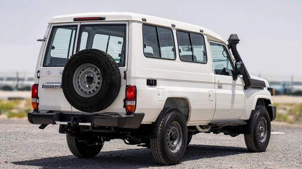 Toyota Land Cruiser 70 Lc 78 hard top 3 door AT 2.8L