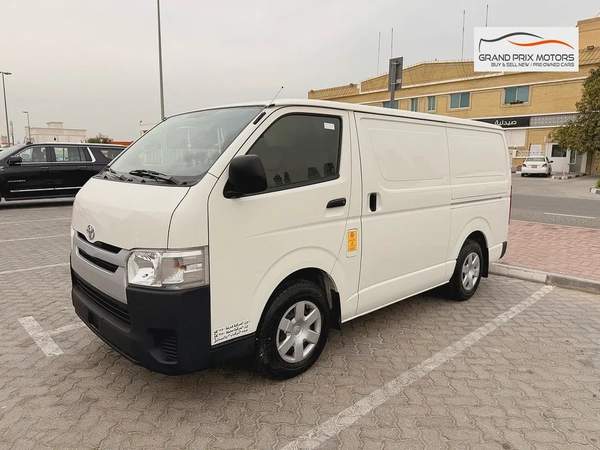 Toyota Hiace GL 2.7L 3 Seater Manual 2023 Model GCC Specs With Service History In Perfect Condition