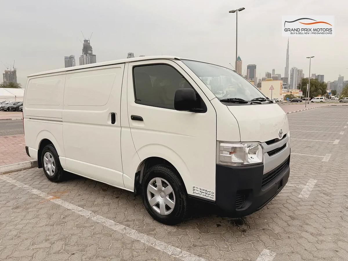 Toyota Hiace GL 2.7L 3 Seater Manual 2023 Model GCC Specs With Service History In Perfect Condition-2-2