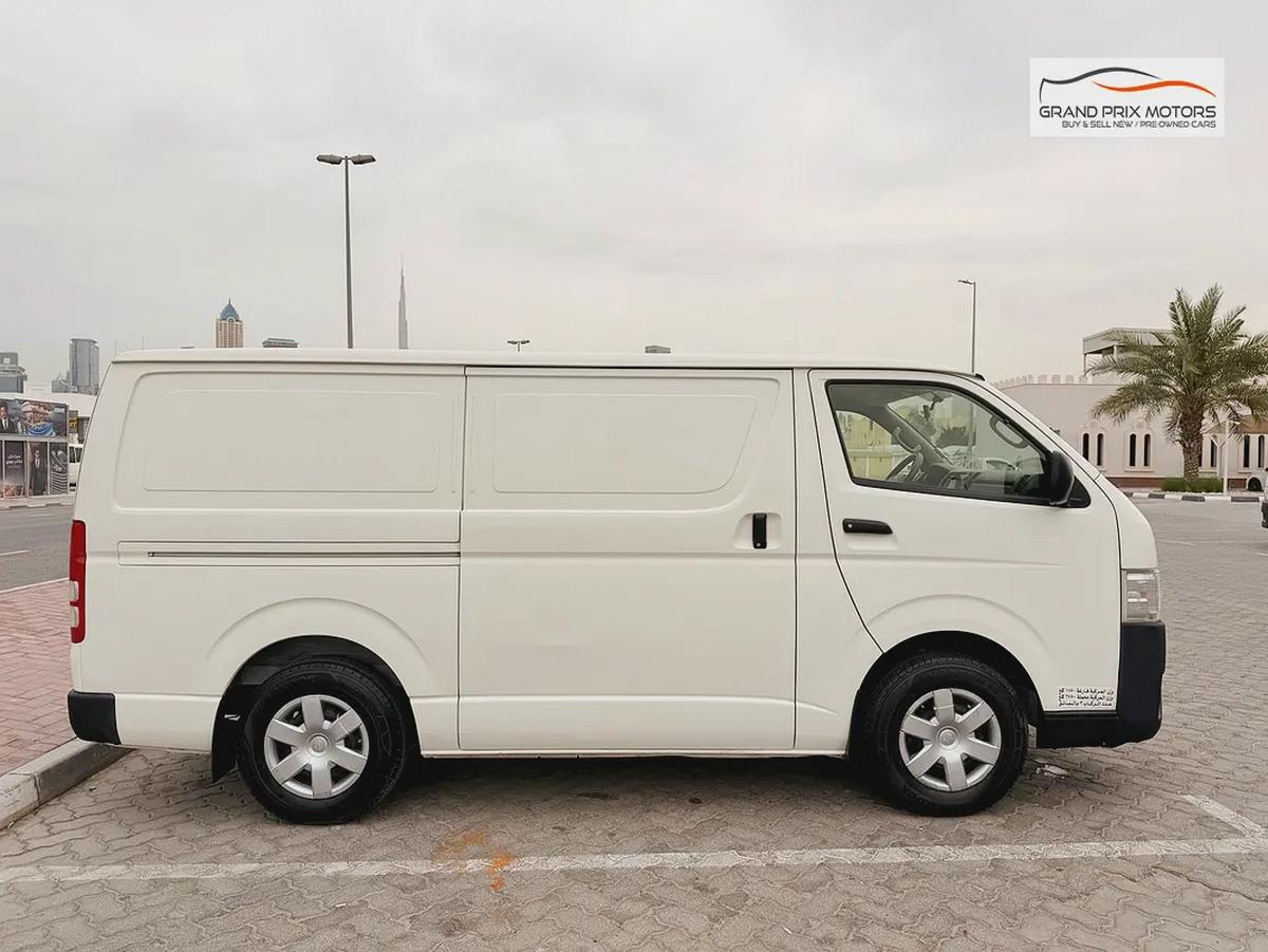 Toyota Hiace GL 2.7L 3 Seater Manual 2023 Model GCC Specs With Service History In Perfect Condition-3-3