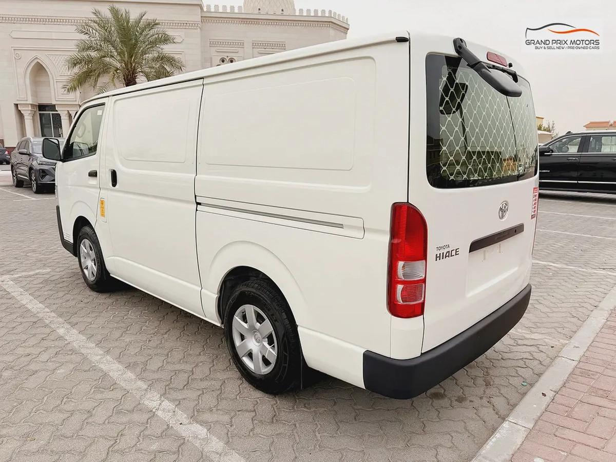 Toyota Hiace GL 2.7L 3 Seater Manual 2023 Model GCC Specs With Service History In Perfect Condition-5-5
