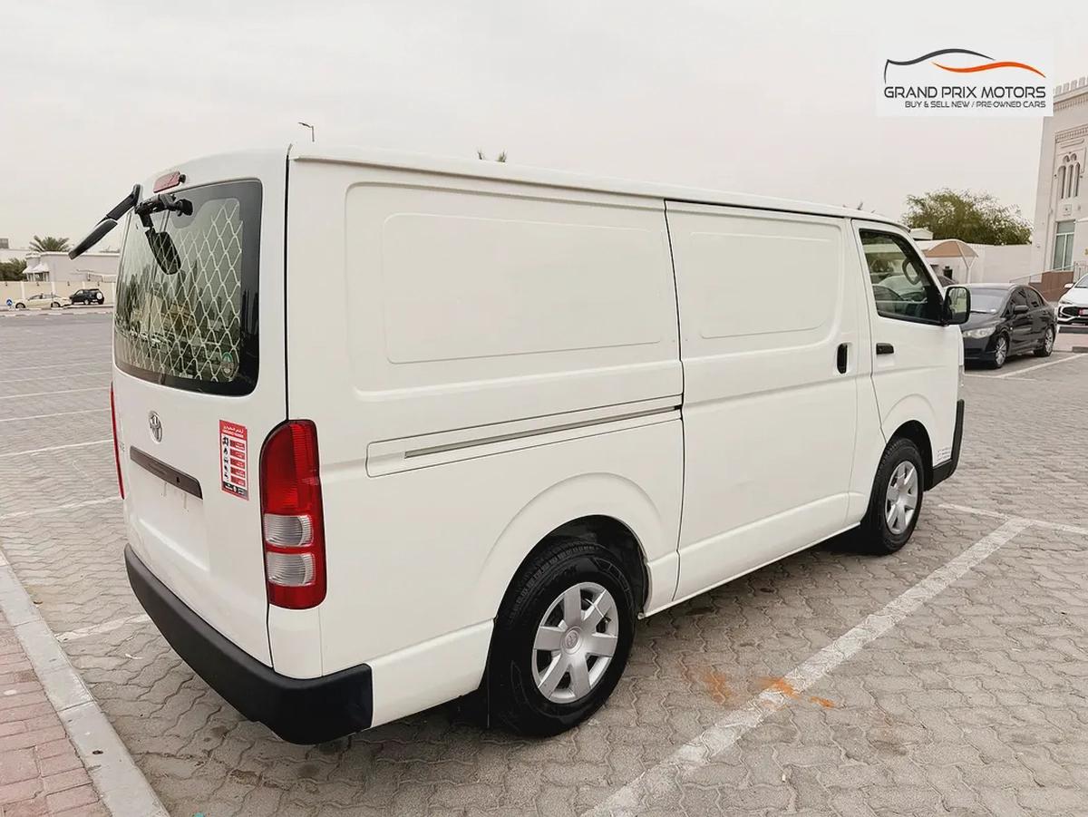 Toyota Hiace GL 2.7L 3 Seater Manual 2023 Model GCC Specs With Service History In Perfect Condition-6-6