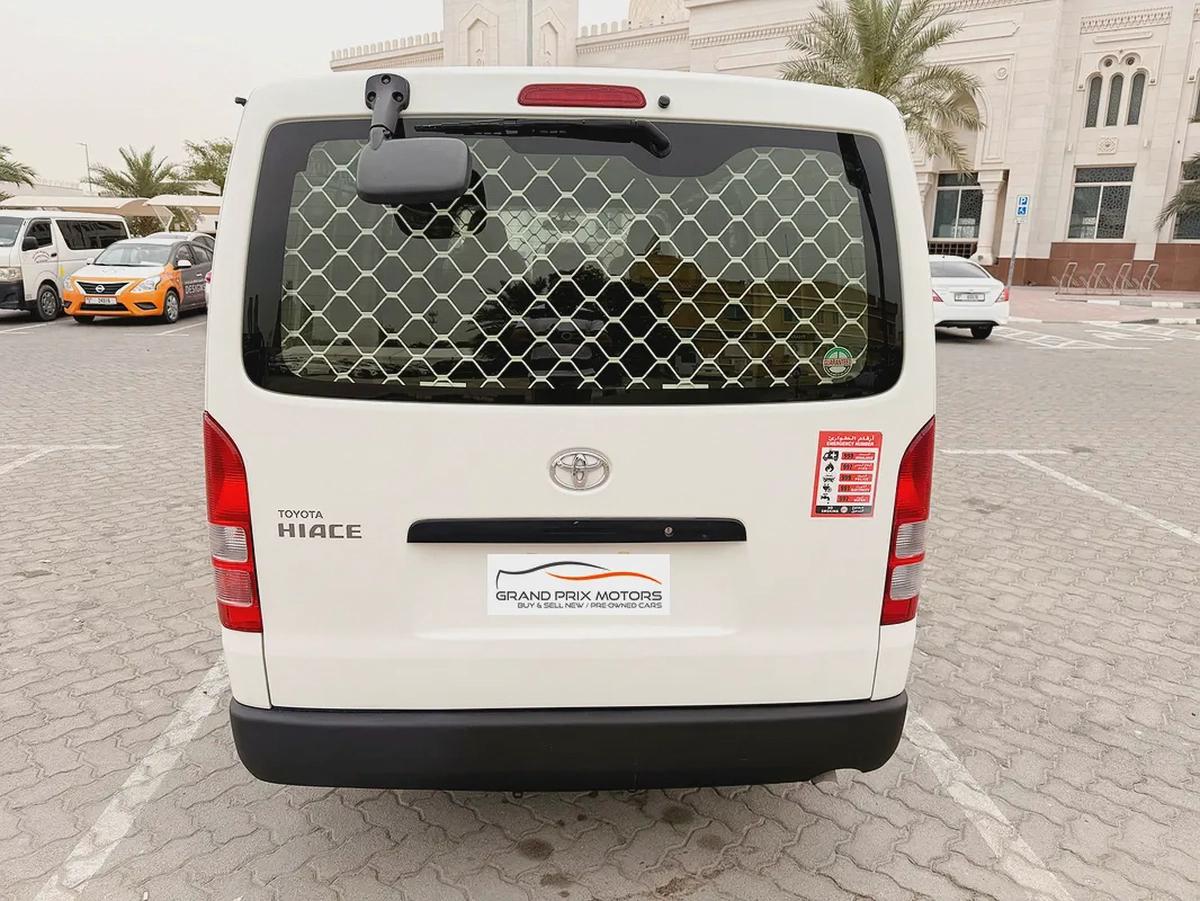 Toyota Hiace GL 2.7L 3 Seater Manual 2023 Model GCC Specs With Service History In Perfect Condition-7-7