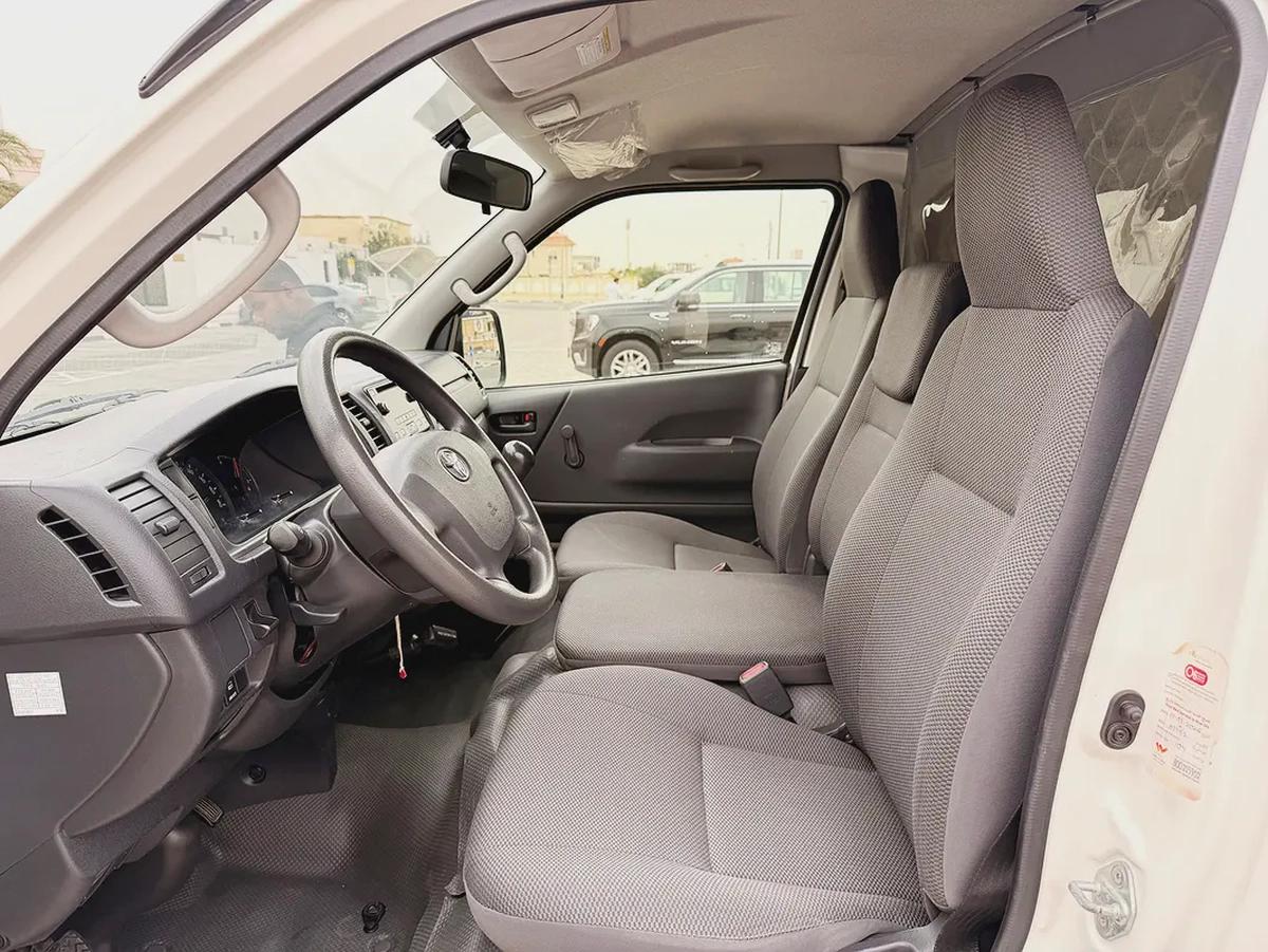 Toyota Hiace GL 2.7L 3 Seater Manual 2023 Model GCC Specs With Service History In Perfect Condition-8-8
