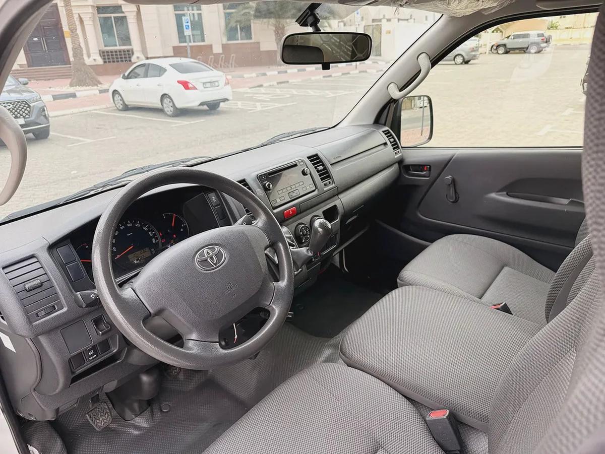 Toyota Hiace GL 2.7L 3 Seater Manual 2023 Model GCC Specs With Service History In Perfect Condition-9-9