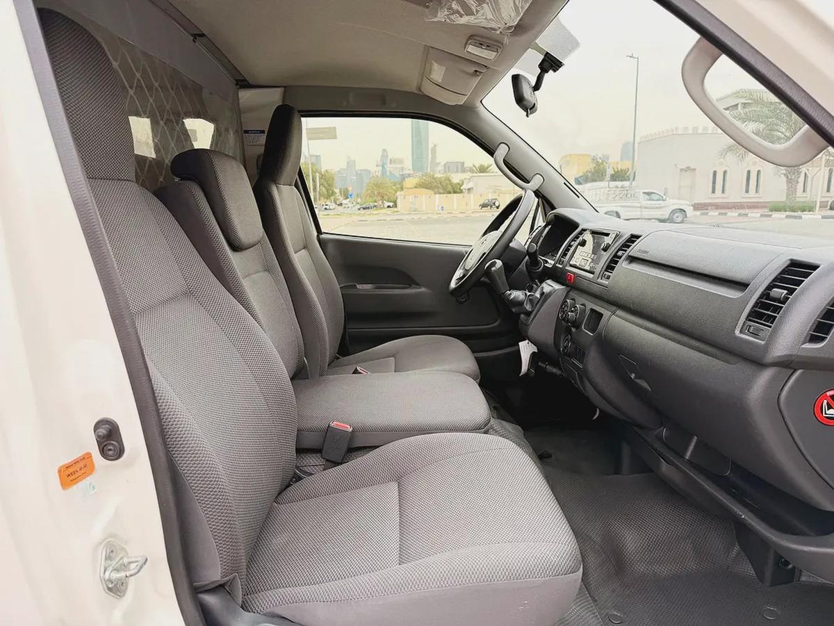 Toyota Hiace GL 2.7L 3 Seater Manual 2023 Model GCC Specs With Service History In Perfect Condition-10-10