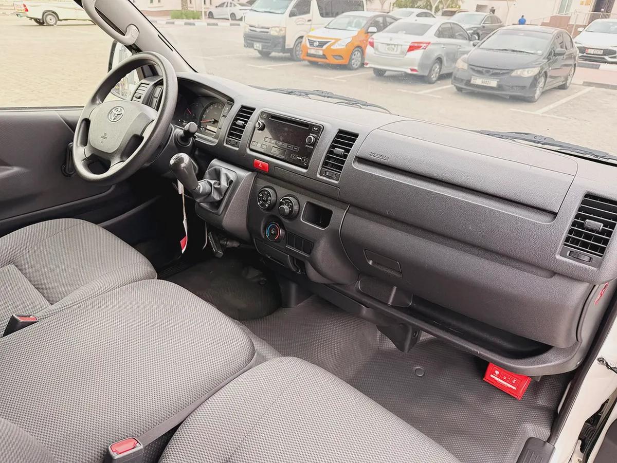 Toyota Hiace GL 2.7L 3 Seater Manual 2023 Model GCC Specs With Service History In Perfect Condition-11-11