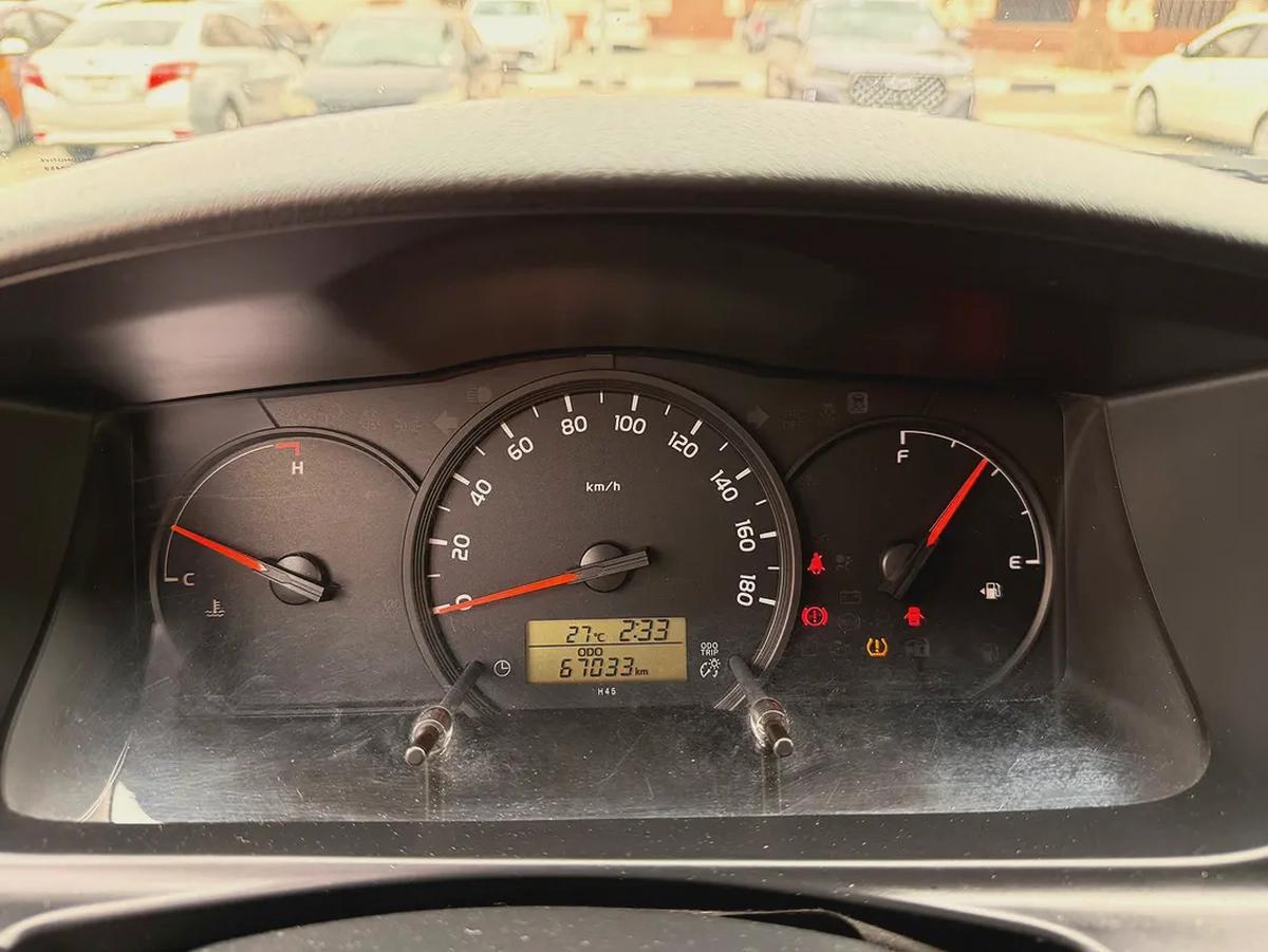 Toyota Hiace GL 2.7L 3 Seater Manual 2023 Model GCC Specs With Service History In Perfect Condition-12-12