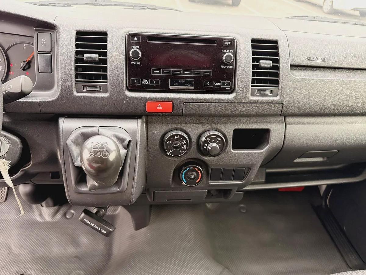 Toyota Hiace GL 2.7L 3 Seater Manual 2023 Model GCC Specs With Service History In Perfect Condition-13-13