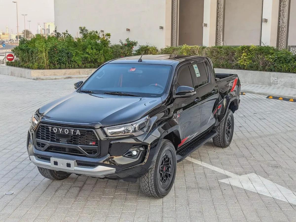 TOYOTA HILUX 2021 FACELIFTED 2025 GR SPORT GCC IN EXCELLENT CONDITION-1-1