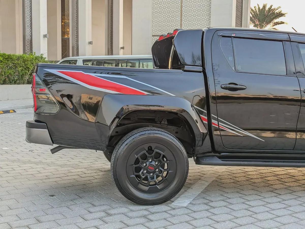 TOYOTA HILUX 2021 FACELIFTED 2025 GR SPORT GCC IN EXCELLENT CONDITION-13-13