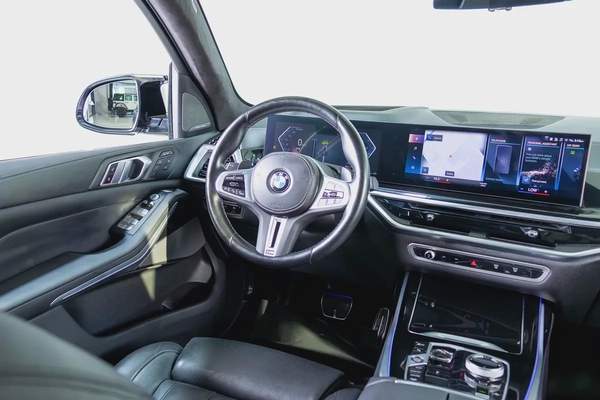 BMW X7 M60i M-Sport - Full Agency Service History - Full Option - GCC Specs