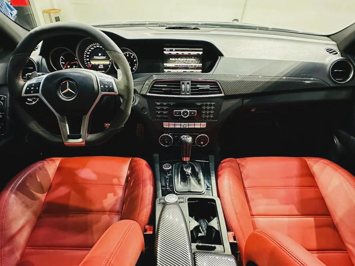 MERCEDES C63S EDITION 1 GCC SPECS IMACULATE CONDITION CARBON FIBER-13-13