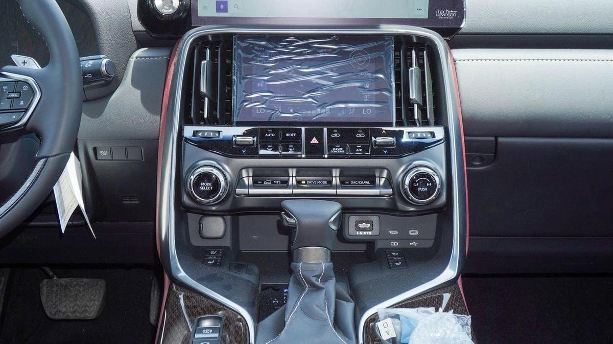 Lexus LX 600 3.5L V6-7-7