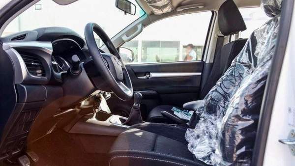 Toyota Hilux SR5 2.4L MT DIESEL 2024