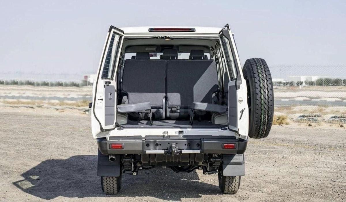 Toyota Land Cruiser 70 TOYOTA LC76 Hard top 4.2L 5 DOORS 2025-6-6