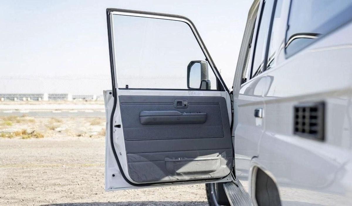 Toyota Land Cruiser 70 TOYOTA LC76 Hard top 4.2L 5 DOORS 2025-8-8