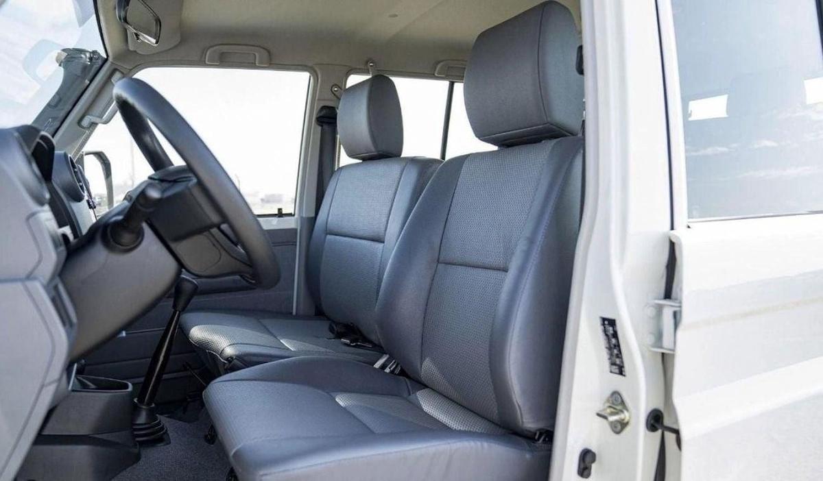 Toyota Land Cruiser 70 TOYOTA LC76 Hard top 4.2L 5 DOORS 2025-15-15
