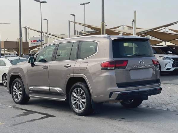 Toyota Land Cruiser GXR 2022 - GCC Specs - Pristine Condition