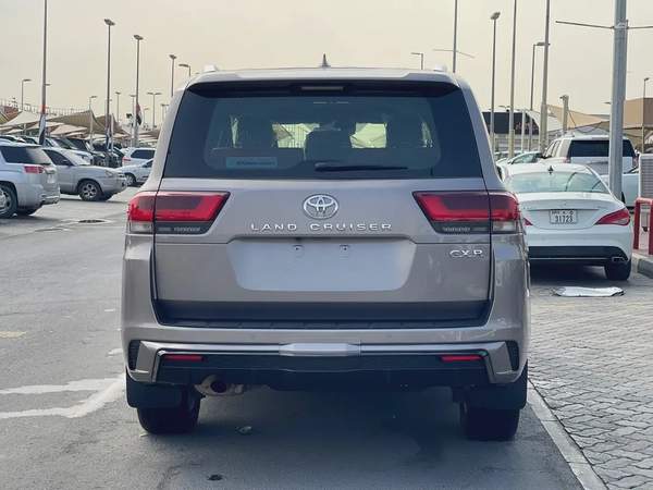 Toyota Land Cruiser GXR 2022 - GCC Specs - Pristine Condition