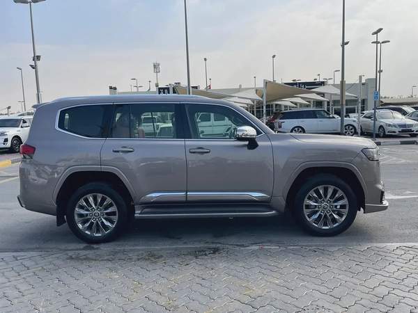 Toyota Land Cruiser GXR 2022 - GCC Specs - Pristine Condition