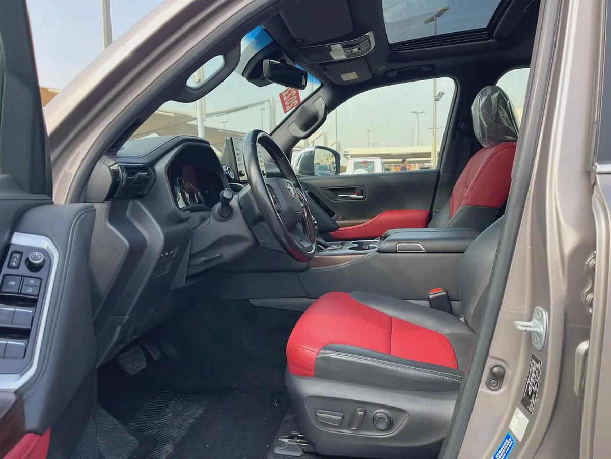 Toyota Land Cruiser GXR 2022 - GCC Specs - Pristine Condition-9-9