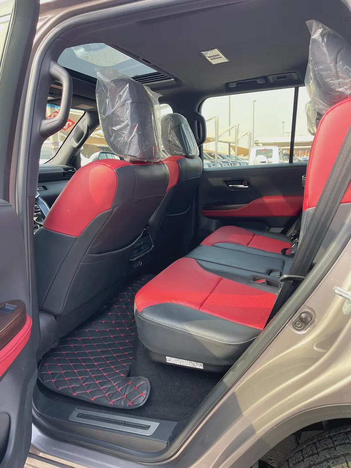 Toyota Land Cruiser GXR 2022 - GCC Specs - Pristine Condition-11-11