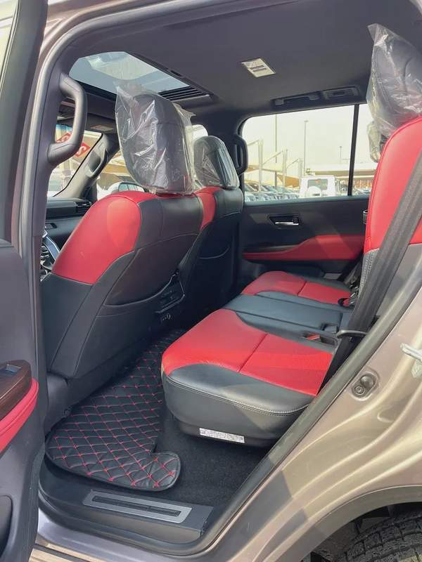 Toyota Land Cruiser GXR 2022 - GCC Specs - Pristine Condition