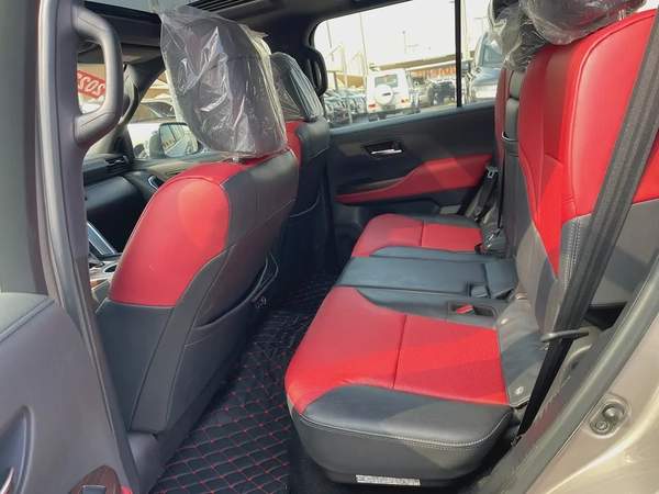 Toyota Land Cruiser GXR 2022 - GCC Specs - Pristine Condition