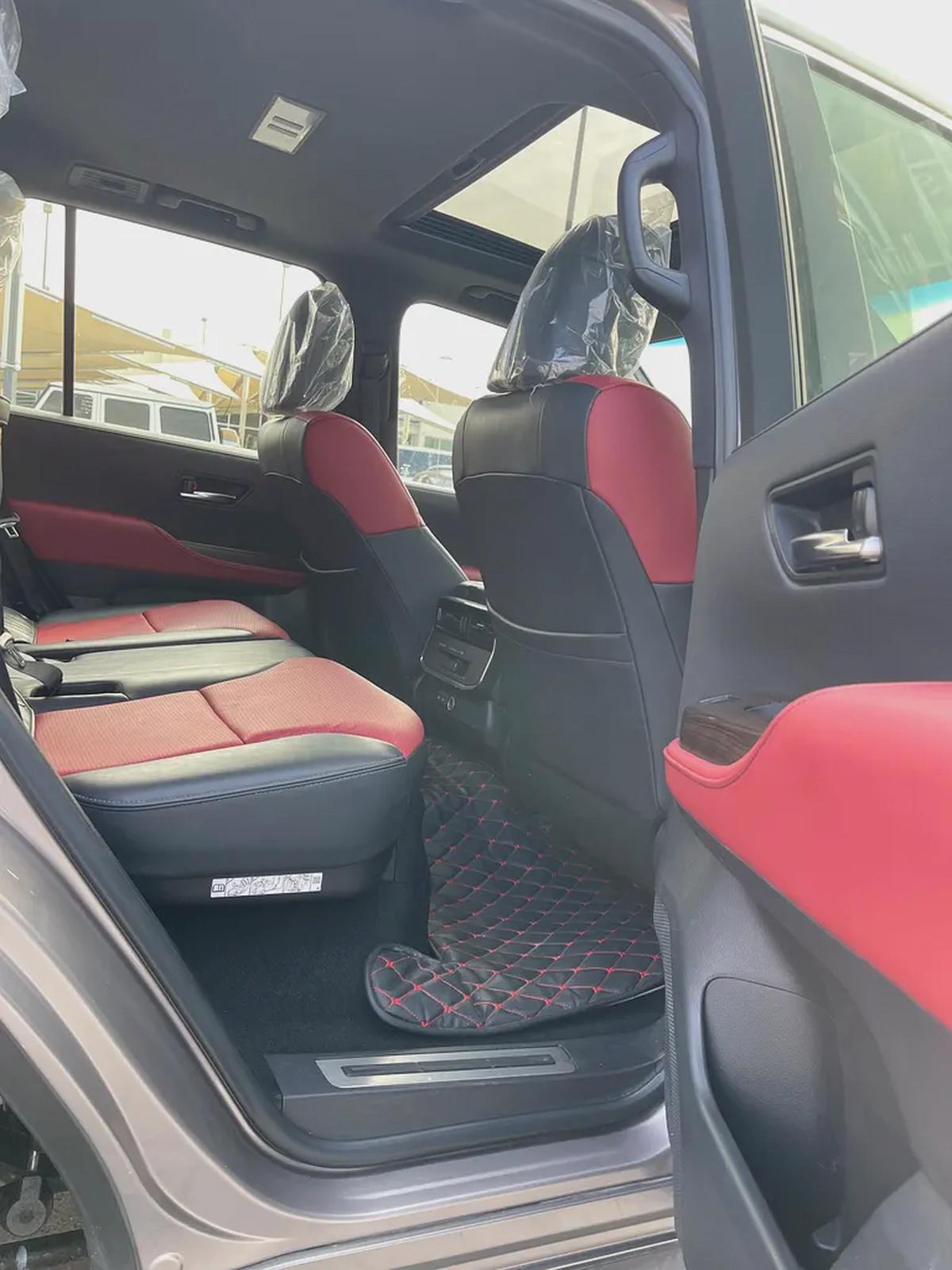 Toyota Land Cruiser GXR 2022 - GCC Specs - Pristine Condition-13-13